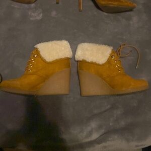 Size 5 1/2 brown fuzzy heel boots